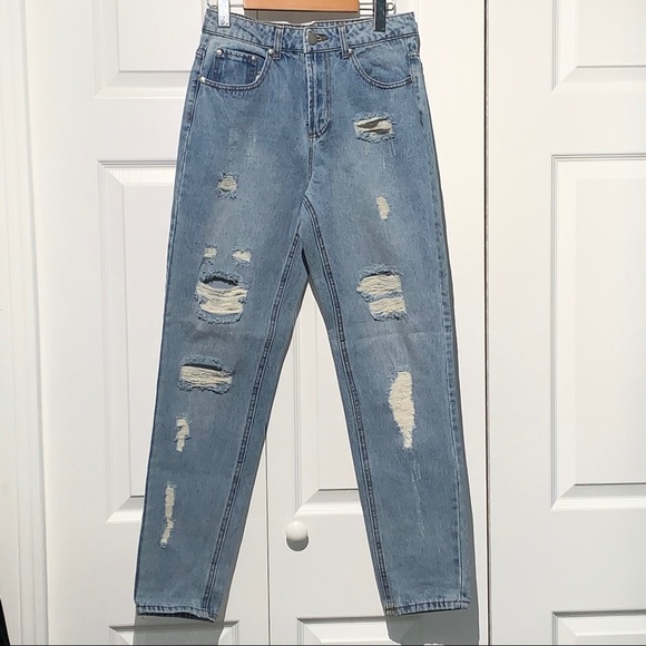 Forever 21 ripped boyfriend jeans - Picture 1 of 3
